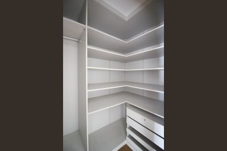 Apartamento à venda com 210m², 4 quartos e 3 vagasCloset da Suíte 2