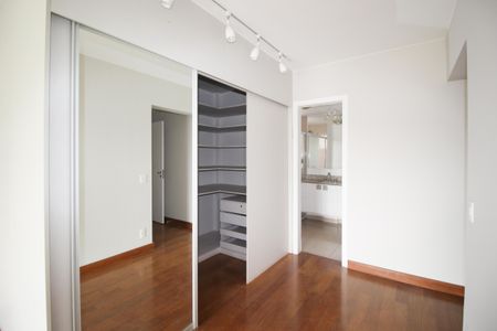 Apartamento à venda com 210m², 4 quartos e 3 vagasSuíte 2