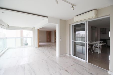 Apartamento à venda com 210m², 4 quartos e 3 vagasVaranda