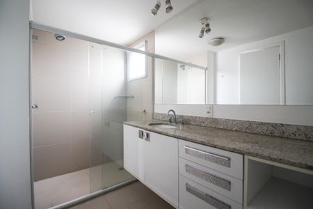 Apartamento à venda com 210m², 4 quartos e 3 vagasBanheiro da Suíte 2