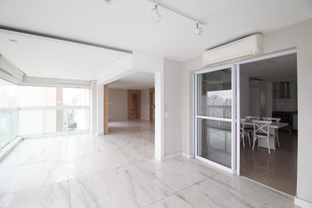 Apartamento à venda com 210m², 4 quartos e 3 vagasVaranda