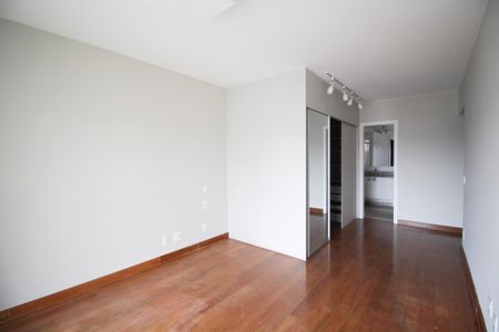 Apartamento à venda com 210m², 4 quartos e 3 vagasSuíte 2