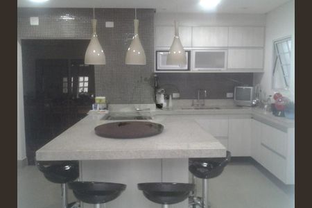 Casa de condomínio à venda com 130m², 4 quartos e 4 vagas