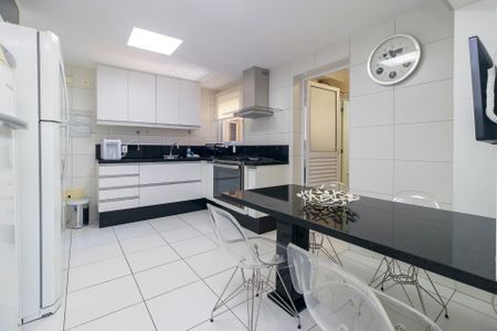 Apartamento à venda com 147m², 4 quartos e 2 vagasCozinha