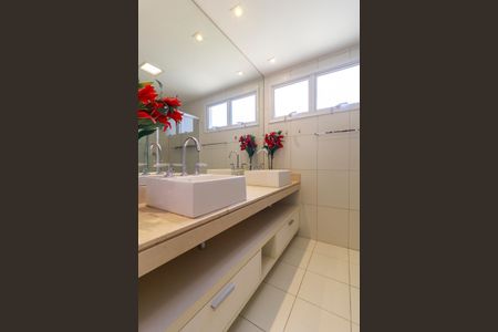 Apartamento à venda com 147m², 4 quartos e 2 vagasSuíte 1 - Banheiro