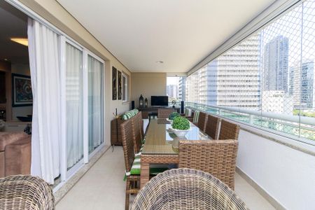 Apartamento à venda com 147m², 4 quartos e 2 vagasSala - Varanda