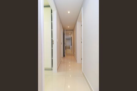 Apartamento à venda com 147m², 4 quartos e 2 vagasCorredor