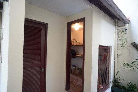 Casa à venda com 657m², 4 quartos e 7 vagas Casa à venda com 657m², 4 quartos e 7 vagasÁrea Externa