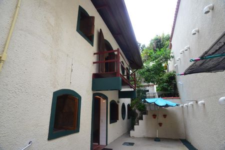 Casa à venda com 657m², 4 quartos e 7 vagas Casa à venda com 657m², 4 quartos e 7 vagasÁrea Externa