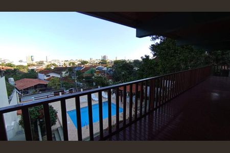 Casa à venda com 657m², 4 quartos e 7 vagas Casa à venda com 657m², 4 quartos e 7 vagasVaranda da Suíte 1