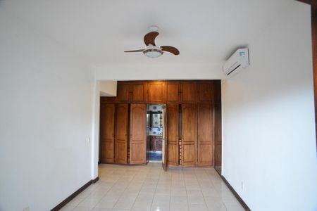 Casa à venda com 657m², 4 quartos e 7 vagas Casa à venda com 657m², 4 quartos e 7 vagasSuíte 2