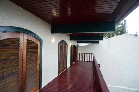 Casa à venda com 657m², 4 quartos e 7 vagas Casa à venda com 657m², 4 quartos e 7 vagasVaranda