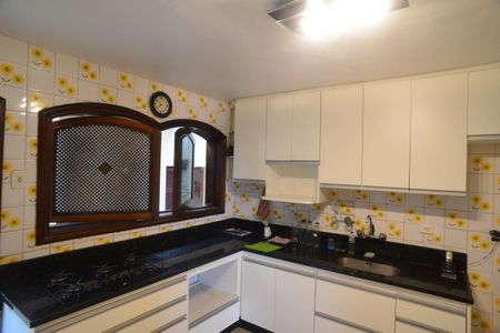 Casa à venda com 657m², 4 quartos e 7 vagas Casa à venda com 657m², 4 quartos e 7 vagasCozinha