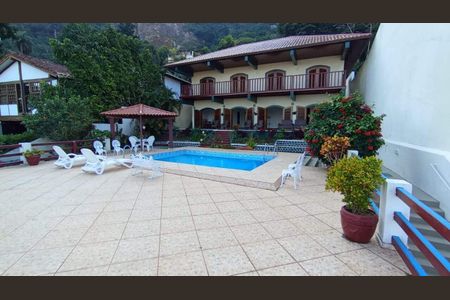 Casa à venda com 657m², 4 quartos e 7 vagas Casa à venda com 657m², 4 quartos e 7 vagasÁrea Externa