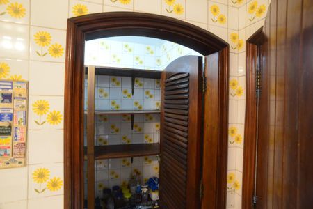 Casa à venda com 657m², 4 quartos e 7 vagas Casa à venda com 657m², 4 quartos e 7 vagasDespensa