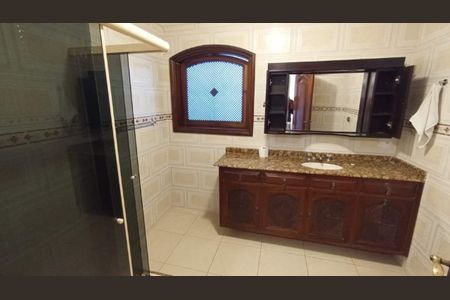 Casa à venda com 657m², 4 quartos e 7 vagas Casa à venda com 657m², 4 quartos e 7 vagasBanheiro da Suíte 1