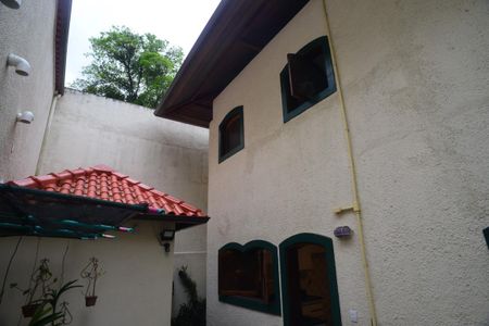 Casa à venda com 657m², 4 quartos e 7 vagas Casa à venda com 657m², 4 quartos e 7 vagasÁrea Externa