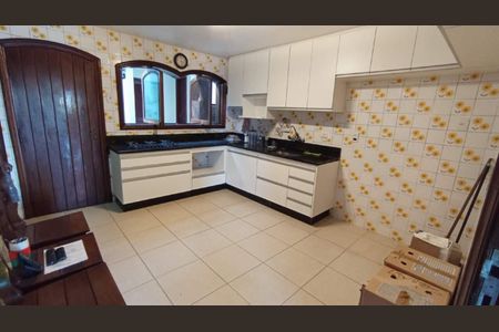 Casa à venda com 657m², 4 quartos e 7 vagas Casa à venda com 657m², 4 quartos e 7 vagasCozinha