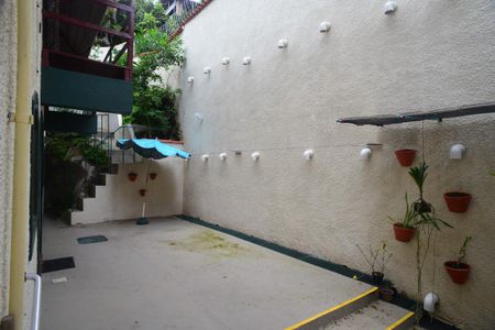 Casa à venda com 657m², 4 quartos e 7 vagas Casa à venda com 657m², 4 quartos e 7 vagasÁrea Externa