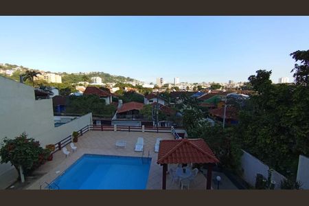 Casa à venda com 657m², 4 quartos e 7 vagas Casa à venda com 657m², 4 quartos e 7 vagasÁrea Externa