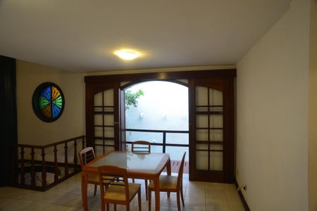 Casa à venda com 657m², 4 quartos e 7 vagas Casa à venda com 657m², 4 quartos e 7 vagasCopa