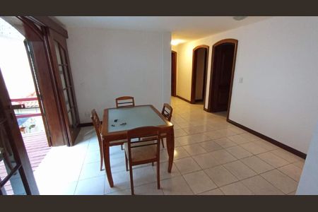 Casa à venda com 657m², 4 quartos e 7 vagas Casa à venda com 657m², 4 quartos e 7 vagasSala