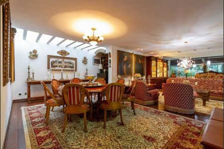 Casa à venda com 579m², 3 quartos e 5 vagas