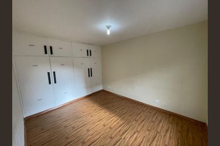 Casa à venda com 240m², 3 quartos e 2 vagas