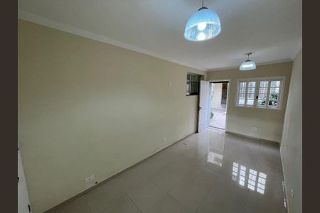 Casa à venda com 240m², 3 quartos e 2 vagas