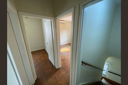 Casa à venda com 240m², 3 quartos e 2 vagas