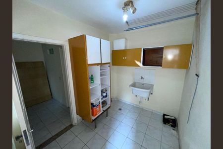 Casa à venda com 240m², 3 quartos e 2 vagas