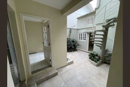 Casa à venda com 240m², 3 quartos e 2 vagas