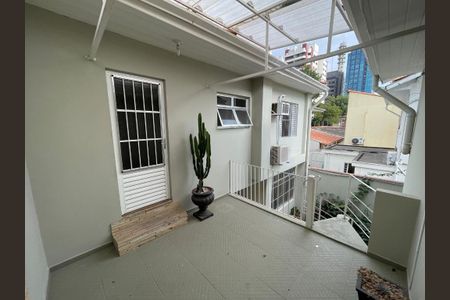 Casa à venda com 240m², 3 quartos e 2 vagas