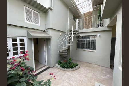 Casa à venda com 240m², 3 quartos e 2 vagas