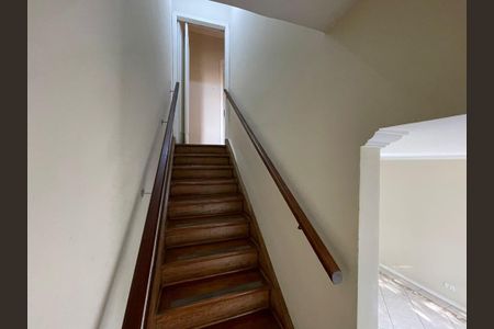 Casa à venda com 240m², 3 quartos e 2 vagas