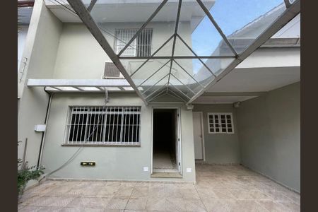 Casa à venda com 240m², 3 quartos e 2 vagas