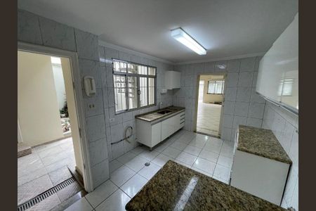 Casa à venda com 240m², 3 quartos e 2 vagas