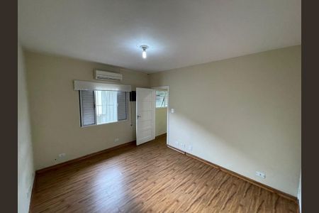 Casa à venda com 240m², 3 quartos e 2 vagas