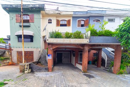 Casa de condomínio à venda com 200m², 3 quartos e 4 vagasFachada da Casa