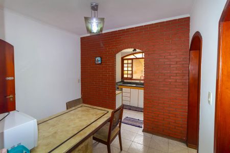 Casa de condomínio à venda com 200m², 3 quartos e 4 vagasCopa