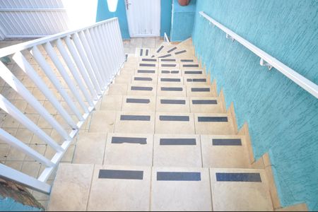 Casa à venda com 190m², 3 quartos e 3 vagasEscada de acesso