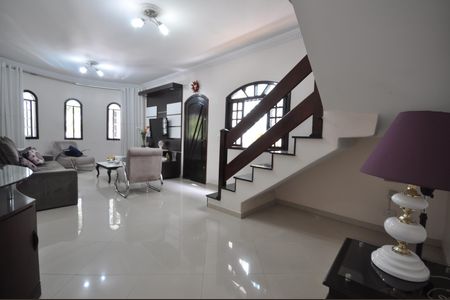 Casa à venda com 190m², 3 quartos e 3 vagasSala