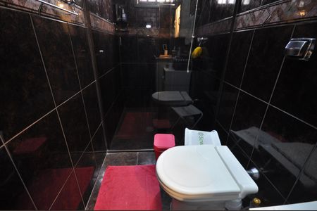 Casa à venda com 190m², 3 quartos e 3 vagasBanheiro da Suíte