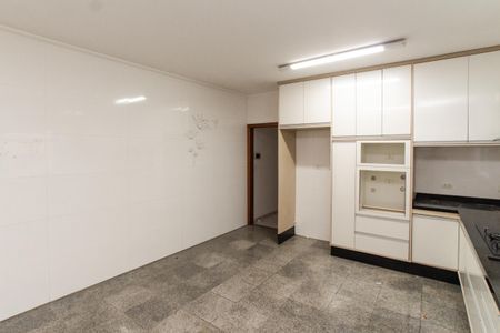 Casa para alugar com 342m², 4 quartos e 4 vagas Casa para alugar com 342m², 4 quartos e 4 vagasCozinha