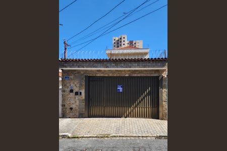 Casa para alugar com 342m², 4 quartos e 4 vagas Casa para alugar com 342m², 4 quartos e 4 vagasFachada