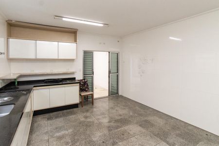 Casa para alugar com 342m², 4 quartos e 4 vagas Casa para alugar com 342m², 4 quartos e 4 vagasCozinha