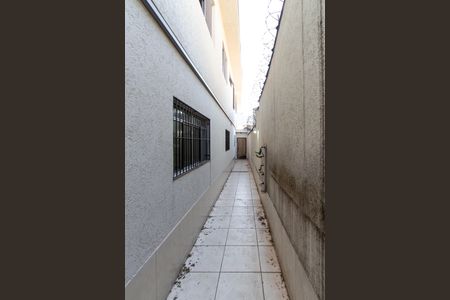 Casa para alugar com 342m², 4 quartos e 4 vagas Casa para alugar com 342m², 4 quartos e 4 vagasCorredor