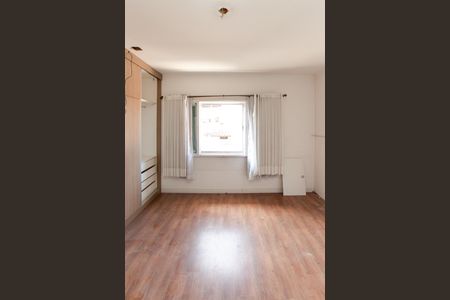 Casa para alugar com 342m², 4 quartos e 4 vagas Casa para alugar com 342m², 4 quartos e 4 vagasSuíte 1