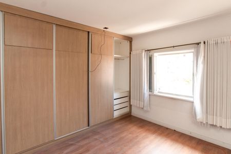 Casa para alugar com 342m², 4 quartos e 4 vagas Casa para alugar com 342m², 4 quartos e 4 vagasSuíte 1