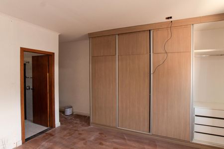 Casa para alugar com 342m², 4 quartos e 4 vagas Casa para alugar com 342m², 4 quartos e 4 vagasSuíte 1